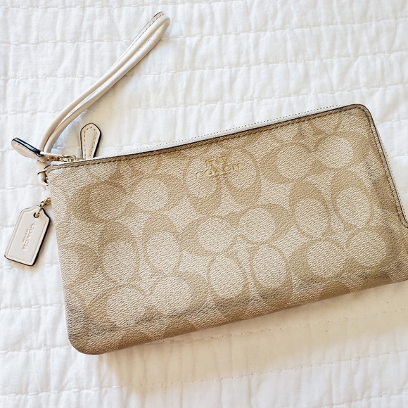 Coach Zipper Wallet